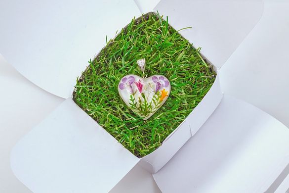 Кулон "Сердечко" с цветами лабелии, василька и чернобрывца