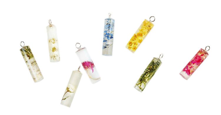 Pendants with real flowers