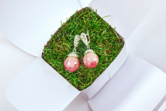 Earrings with pink roses