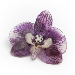 Брошка з королівською фіолетовою орхідеєю