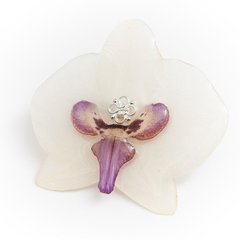 Брошка з королівською білою орхідеєю