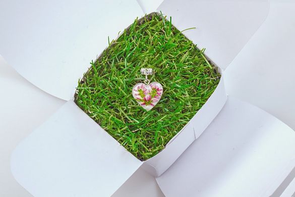 Small pendant "Heart" with calluna
