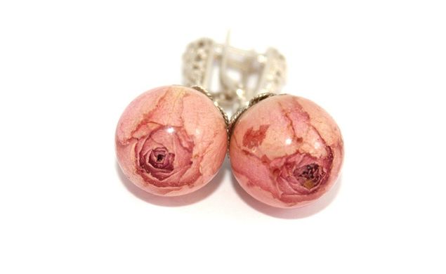 Earrings with roses