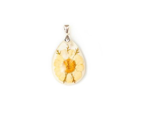 Drop pendant with chamomile