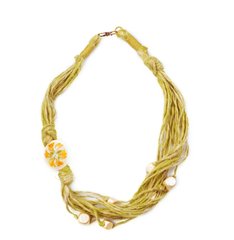 Wicker necklace with alfalfa