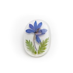 Brooch with flower composition