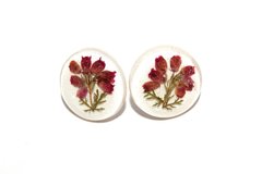 Earrings with erica flowers