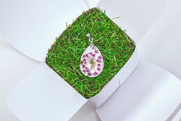 Pendant "Heart" with iberis flowers
