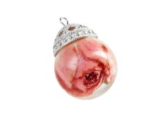 Pendant with pink rose