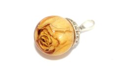 Pendant with  yellow rose