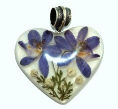 Pendant "Heart" with consolida