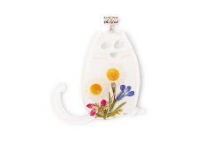 Pendant "Cat" with chamomile and flower compostion