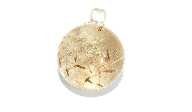 Pendant with blowball