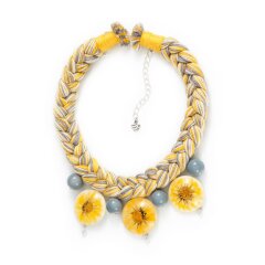 Wicker necklace with 3 flowers of chrysanthemum