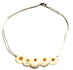 Necklace with chamomile